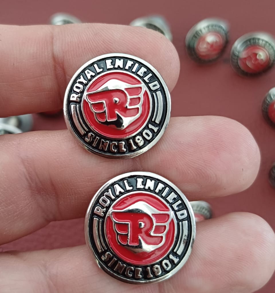 Parafuso de Placa Royal Enfield – Logo Vermelho “Since 1901” - Imagem 2
